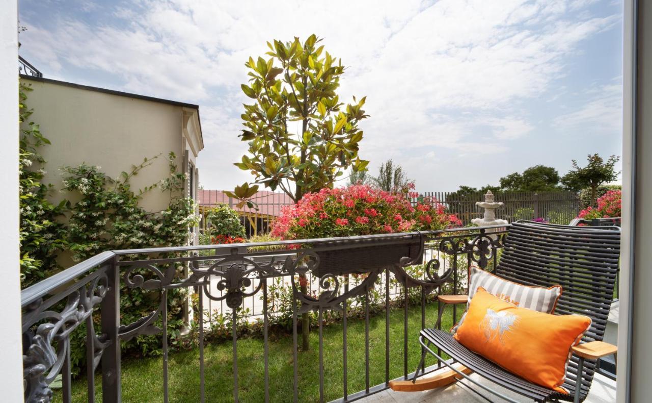 Mula Hotel イスタンブール エクステリア 写真 A balcony