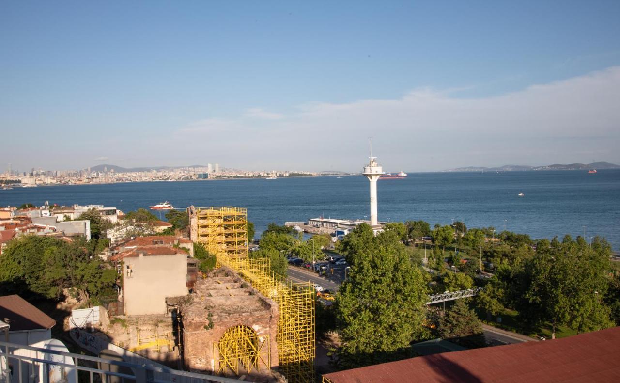 Mula Hotel イスタンブール エクステリア 写真 The Bosphorus, as seen from the Galata Tower