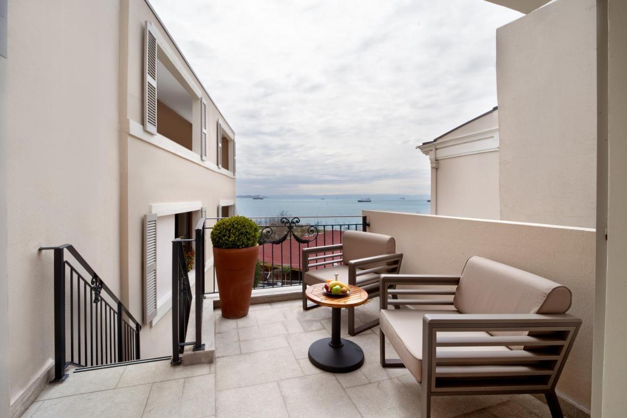 Mula Hotel イスタンブール エクステリア 写真 A balcony