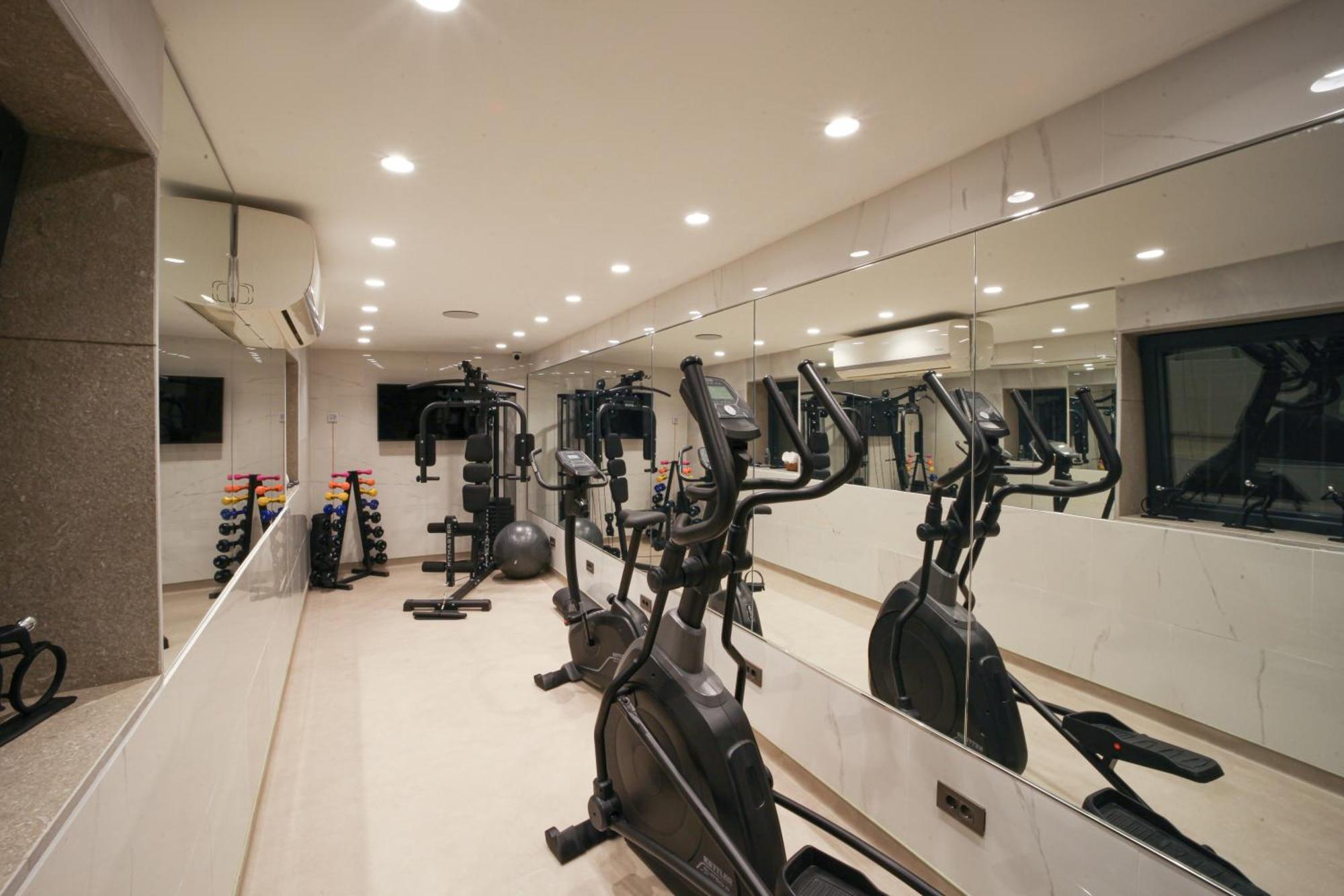 Mula Hotel イスタンブール エクステリア 写真 The gym at the 2012 Olympic Village